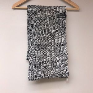 NWT Calvin Klein infinity black & white scarf